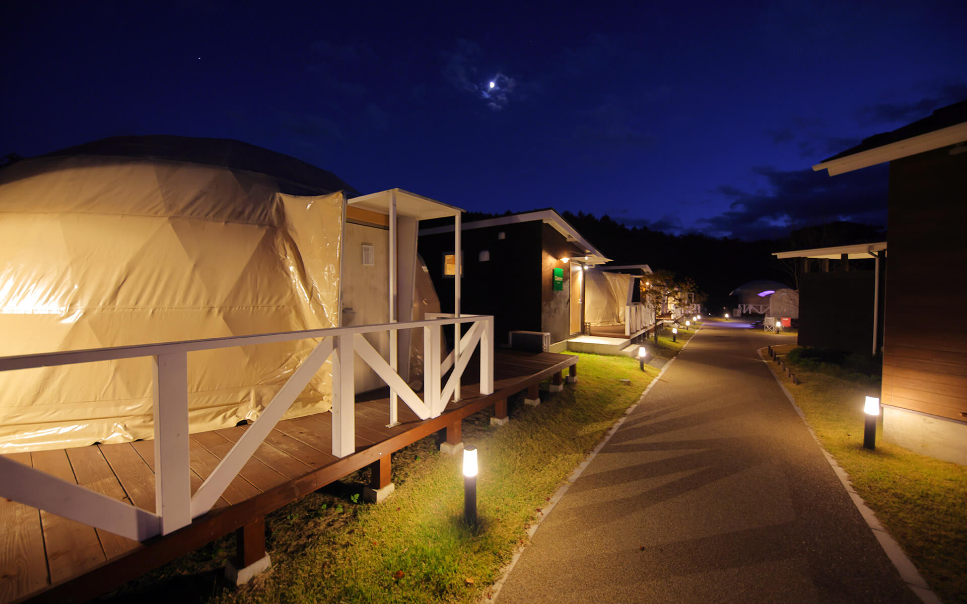 グランドーム富士忍野・夜景